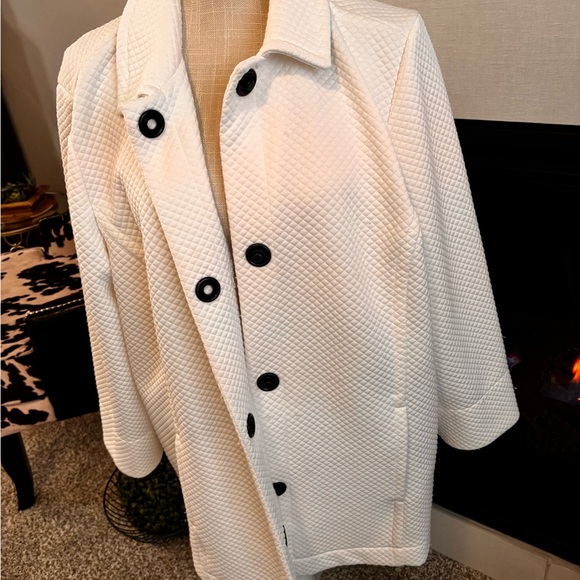 Chico's White Diamond-Patterned Blouse - Picture 7 of 8